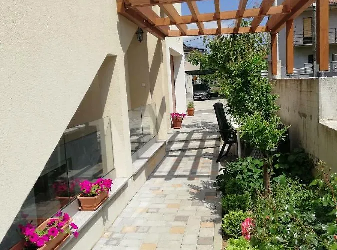 Rensi Apartament