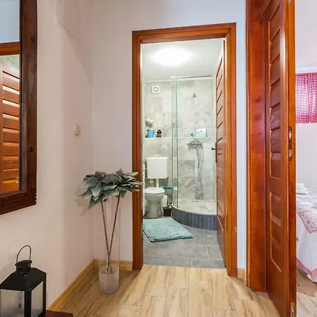 Rensi Apartment *